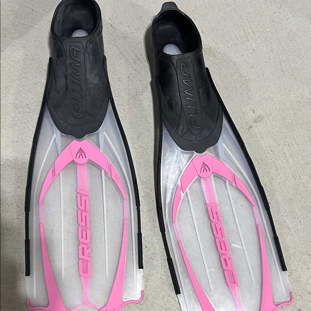 Cressi Women's Swim Fins - Black and Pink